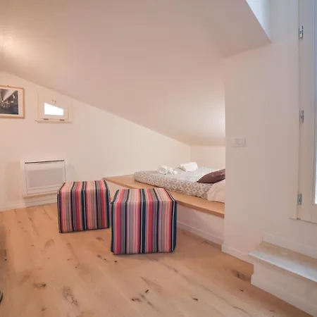Porta Romana New Apartment Free Parking-2